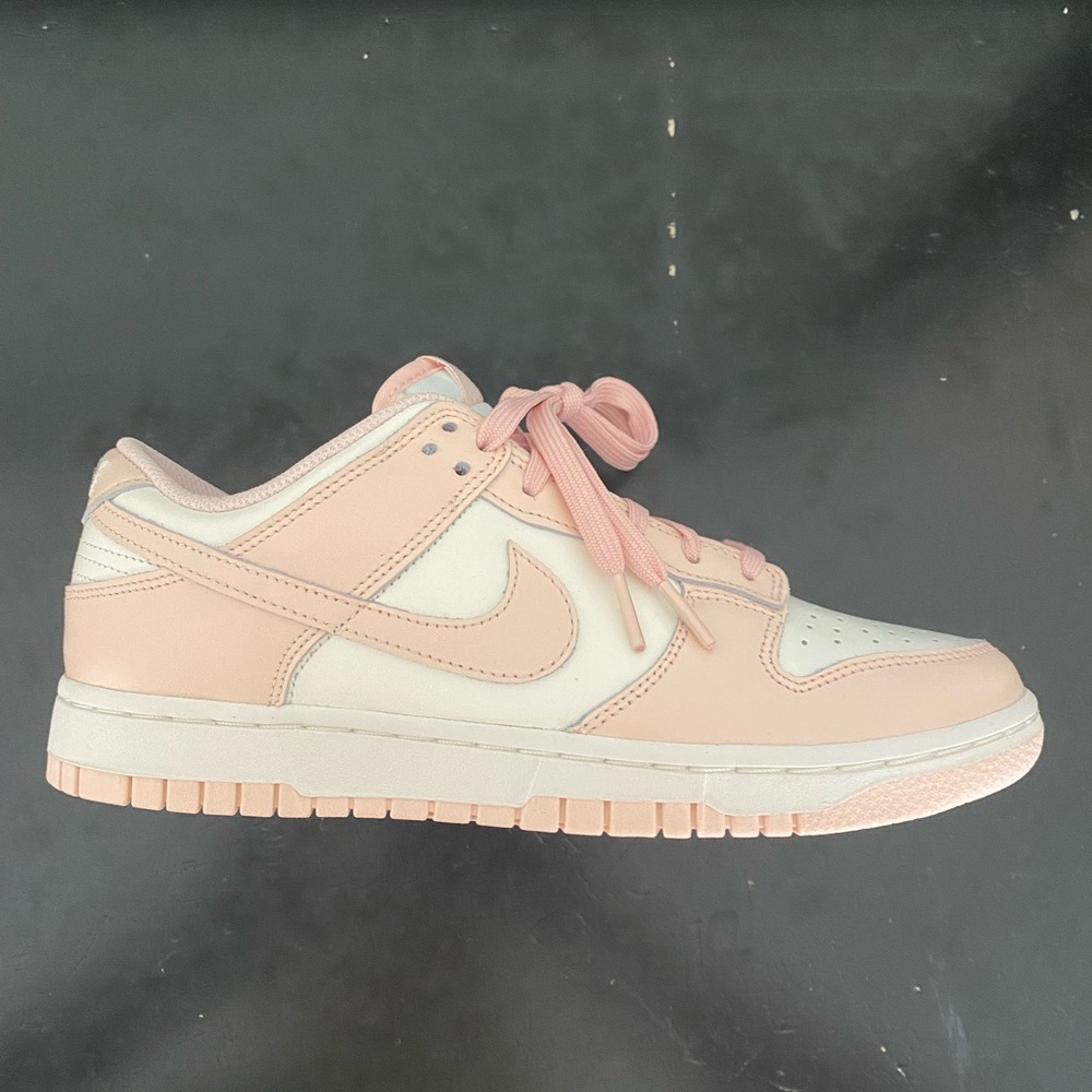 Women’s Nike dunks orange pearl size 8